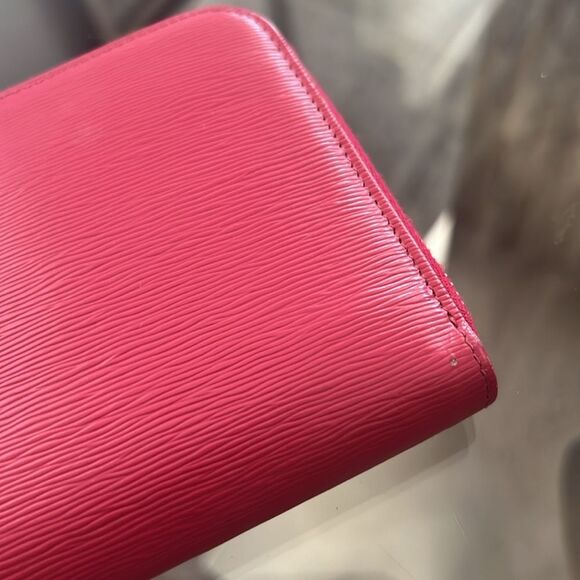 Prada Zip-Around Wallet in Pink Leather, Pristine - Picture 5 of 13
